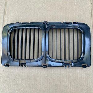 1989-95 BMW E34 5 SERIES CENTER GRILLE — NEW